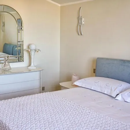 La Finestra Sul Castello Apartment *
